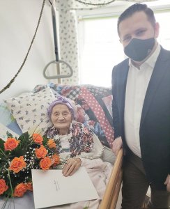 Burmistrz Wisły Tomasz Bujok i Jubilatka